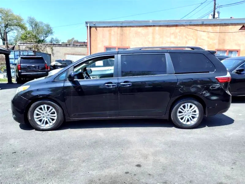2015 Toyota Sienna XLE  $3K DOWN & DRIVE! NO PROOF OF INCOME REQUIRED!