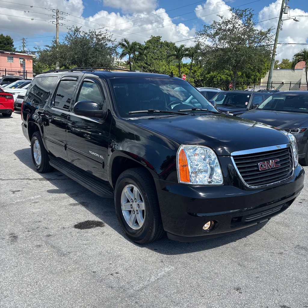 2013 GMC Yukon XL SLT's photo