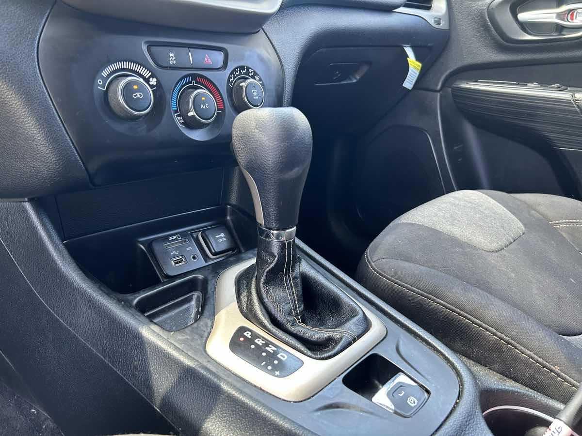 2016 Jeep Cherokee Sport - Photo 9