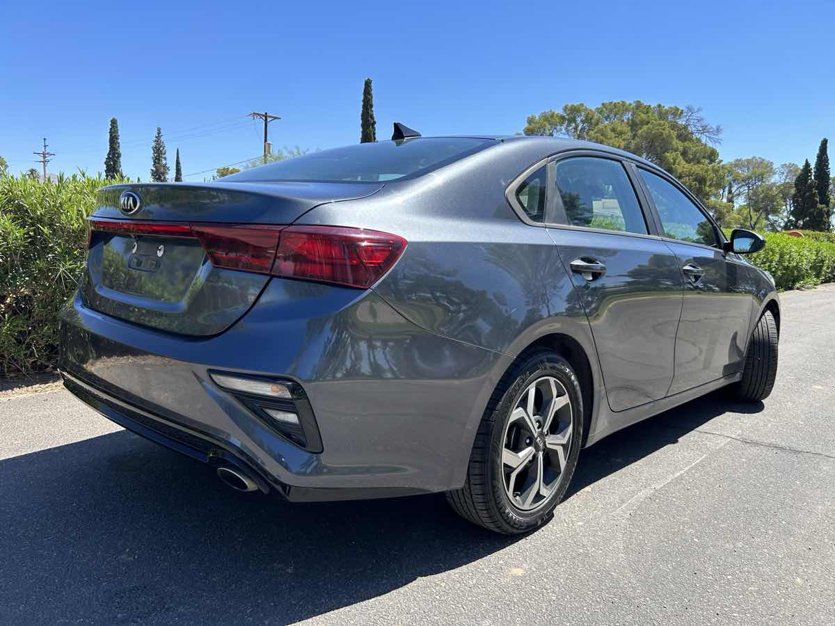 2021 Kia Forte LXS - Photo 3