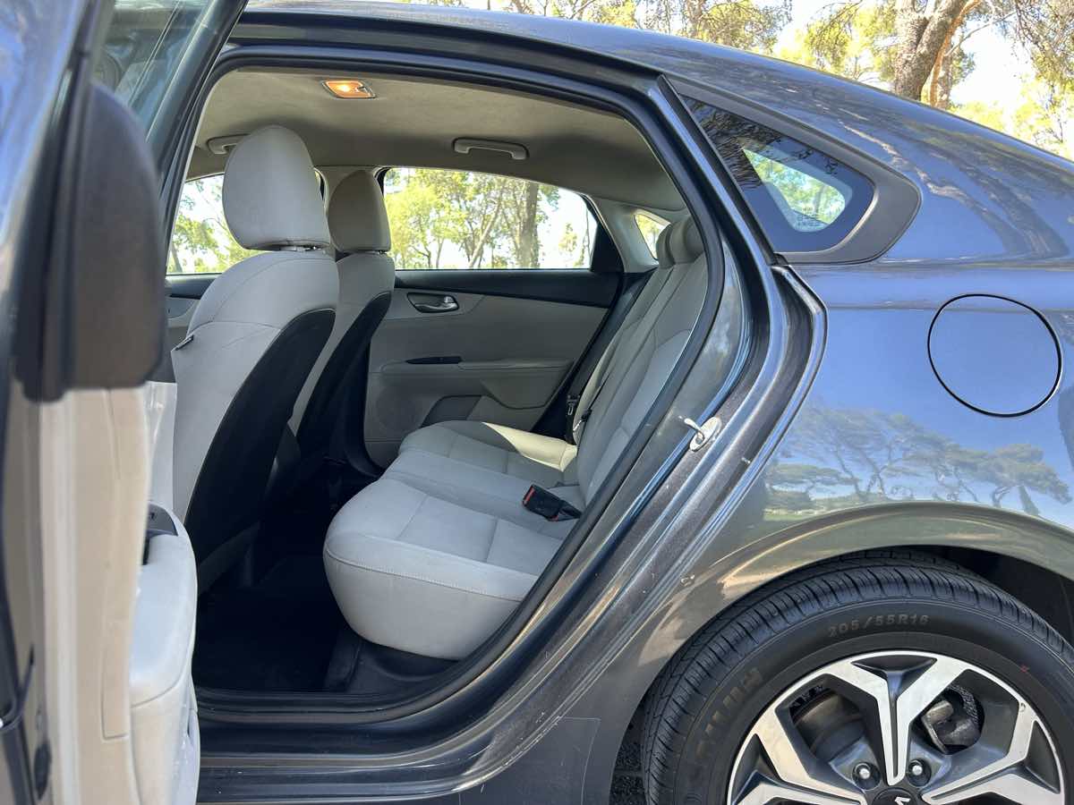 2021 Kia Forte LXS - Photo 8