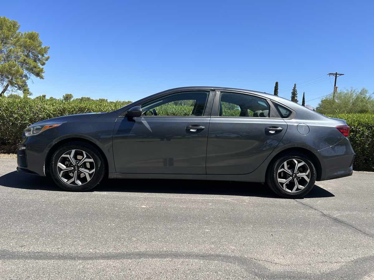 2021 Kia Forte LXS - Photo 2