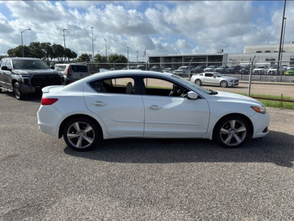 2013 Acura ILX 2.0L FWD with Premium Package $499 DOWN & NO MORE BUSSES OR UBERS!