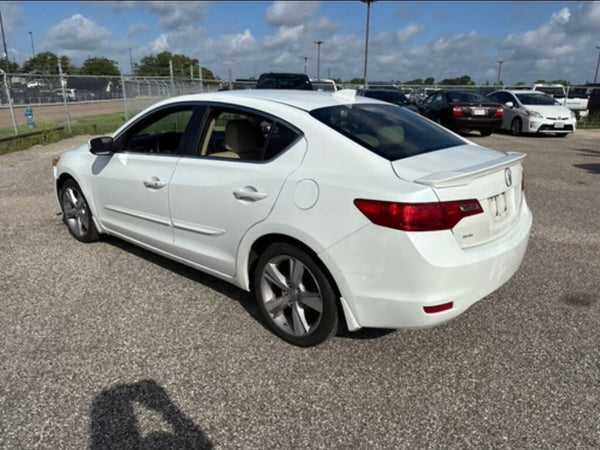 2013 Acura ILX 2.0L FWD with Premium Package $499 DOWN & NO MORE BUSSES OR UBERS!