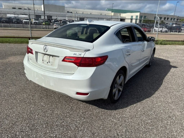 2013 Acura ILX 2.0L FWD with Premium Package $499 DOWN & NO MORE BUSSES OR UBERS!