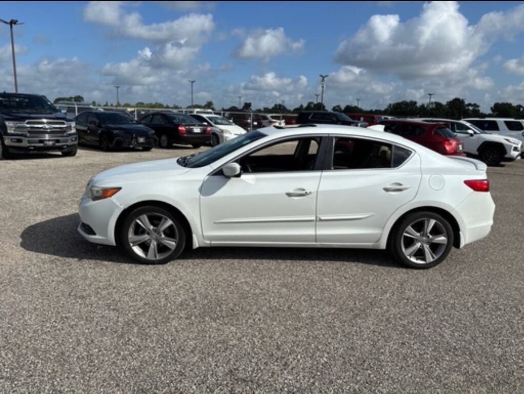 2013 Acura ILX 2.0L FWD with Premium Package $499 DOWN & NO MORE BUSSES OR UBERS!