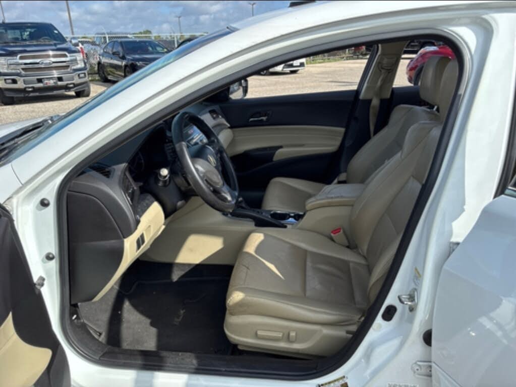 2013 Acura ILX 2.0L FWD with Premium Package $499 DOWN & NO MORE BUSSES OR UBERS!