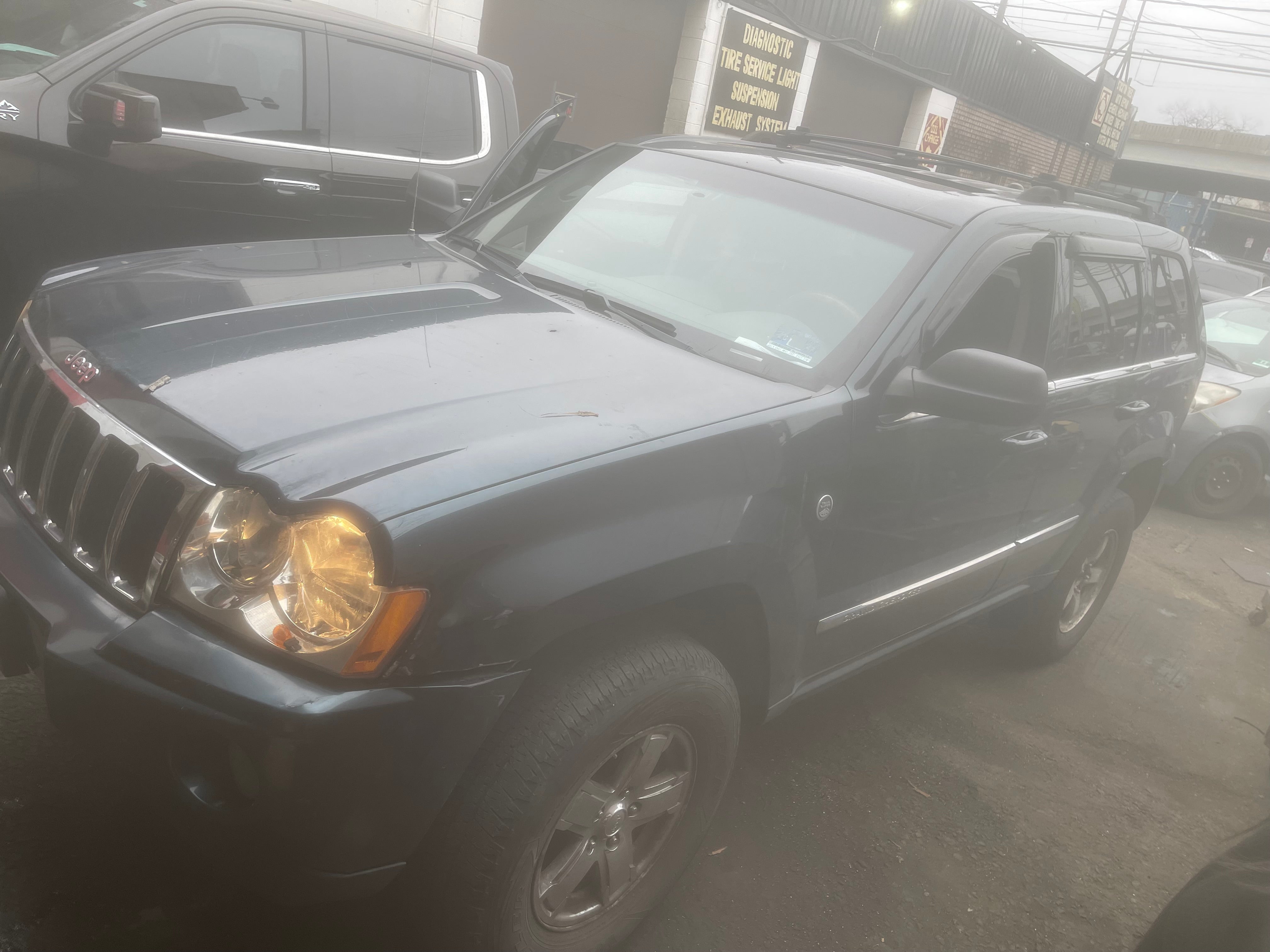 Price Negotiable !2005 Jeep Cherokee Hemi Cash Deal! $3995 Pictures coming soon.